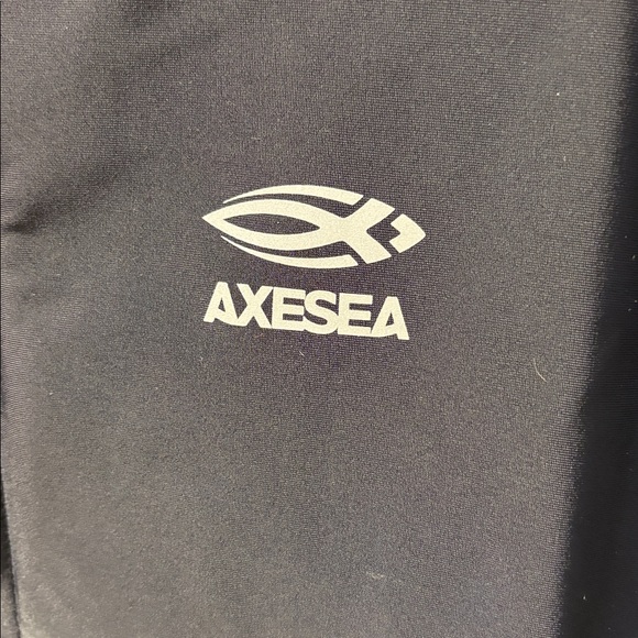 AXESEA Black Rash Guard with White Patterns - Picture 2 of 8